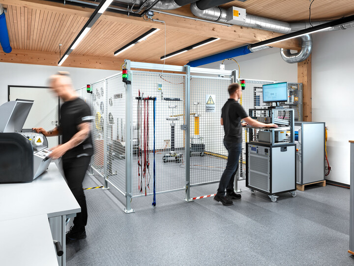 Service: Kalibrierung | BAUR GmbH Service: Kalibrierung | BAUR GmbH